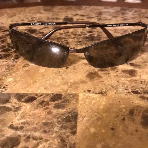 tommy hilfiger rectangular sunglasses